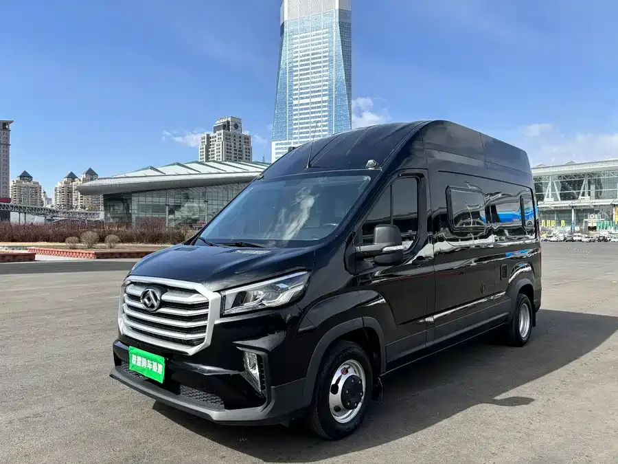 Maxus Xintu V90 Xintu V90 2022 2.0T automatic Zhida operational version rear drive extended axle high roof rear twin tires 14/15 seats 2023 — фото 1, купить с доставкой в Москву