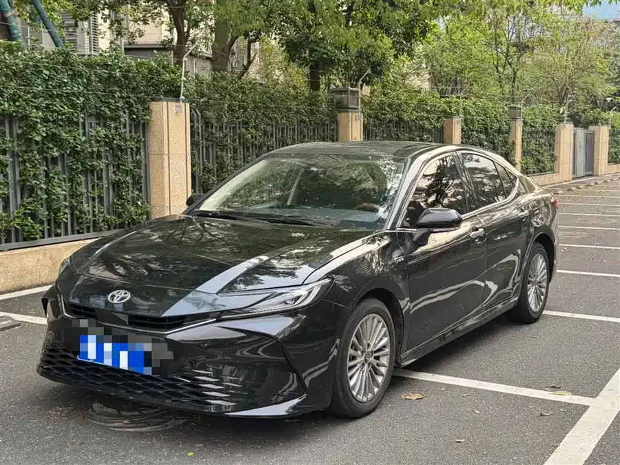 Toyota Camry Camry 2024 Hybrid 2.0HE Elite Edition 2024 — фото 1, купить с доставкой в Москву