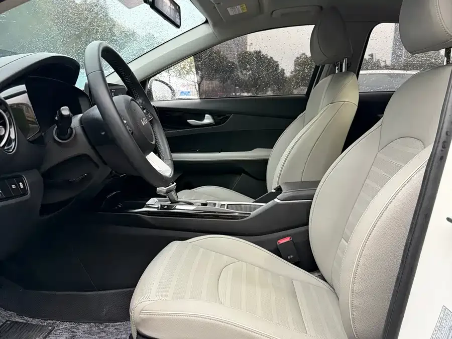 Kia K3 2023 1.5L CVT Luxury Edition 2023 — миниатюра 2