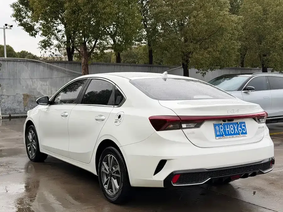 Kia K3 2023 1.5L CVT Luxury Edition 2023 — миниатюра 3