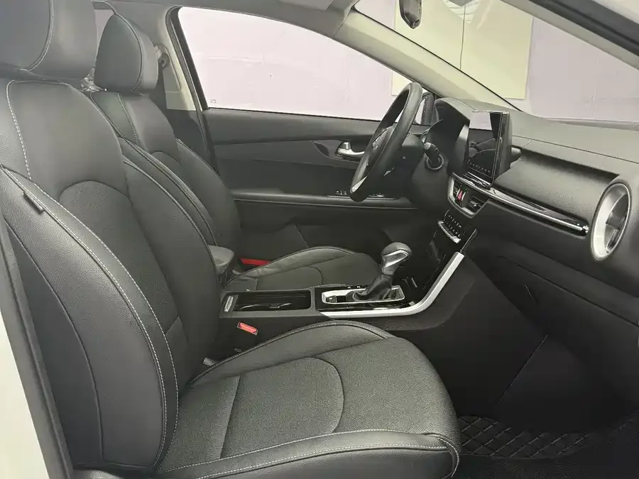Kia K3 2021 1.5L CVT Fashion Edition 2022 — миниатюра 5
