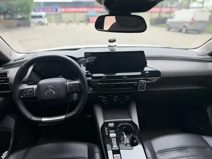 Citroen Versailles C5 X Versailles C5 X 2023 1.6T Brilliant 2023 — миниатюра 2