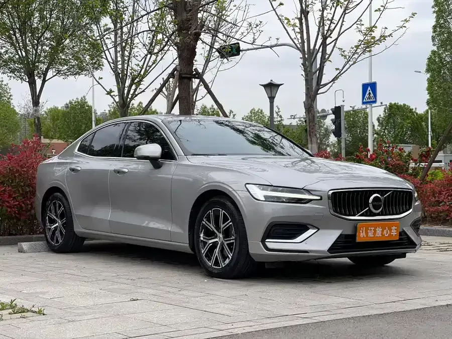 Volvo S60 2023 B4 Zhiyi Luxury Edition 2023 — миниатюра 3