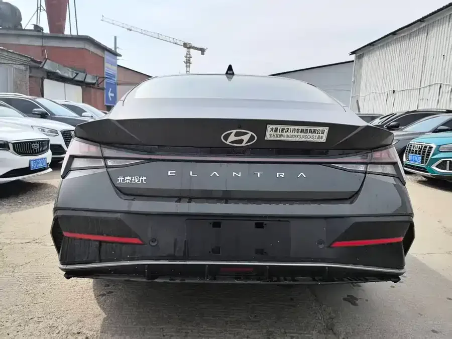 Hyundai Elantra Elantra 2023 1.5L CVT LUX Premium Edition 2025 — миниатюра 2
