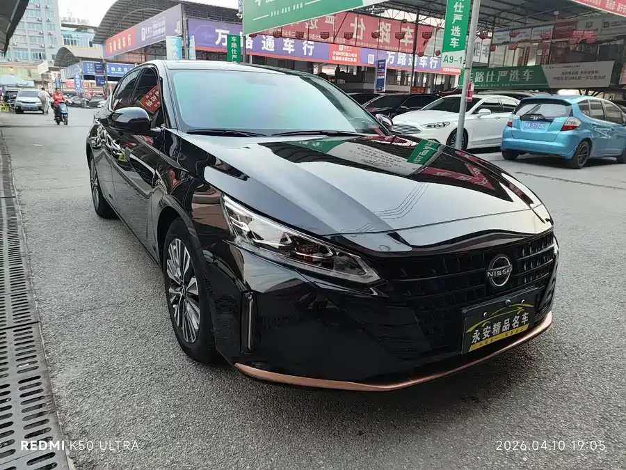 Nissan Altima Teana 2024 2.0L SV Black Gold Edition 2024 — миниатюра 3