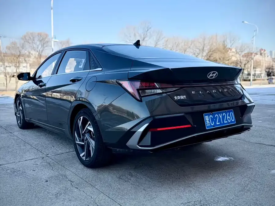 Hyundai Elantra Elantra 2023 1.5L CVT TOP Flagship Edition 2023 — миниатюра 3