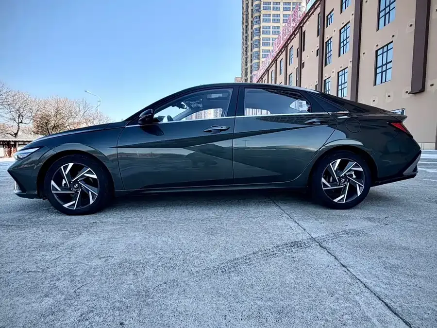 Hyundai Elantra Elantra 2023 1.5L CVT TOP Flagship Edition 2023 — миниатюра 4