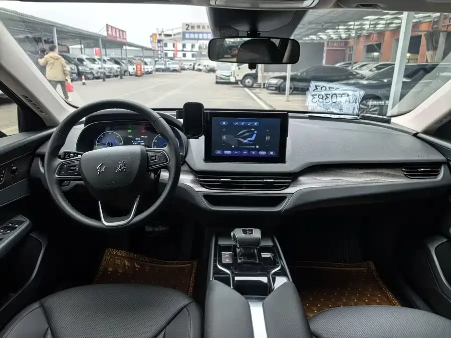 Hongqi E-QM5 Hongqi E-QM5 2022 431km Charging Enjoyment Edition 2023 — миниатюра 2