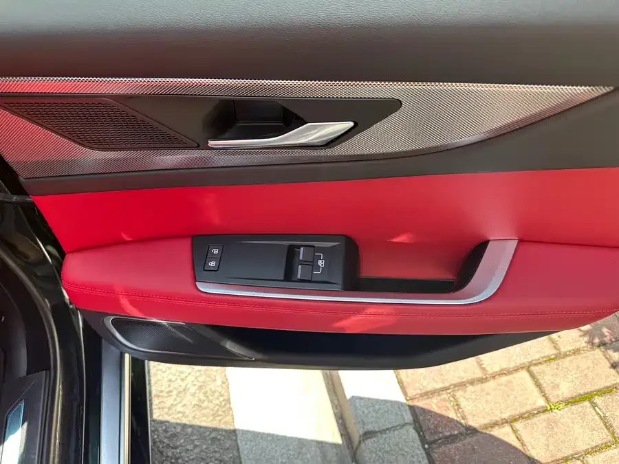 Jaguar XEL 2023 2.0T 250PS R-DYNAMIC S aggressive sports version 2023 — миниатюра 4