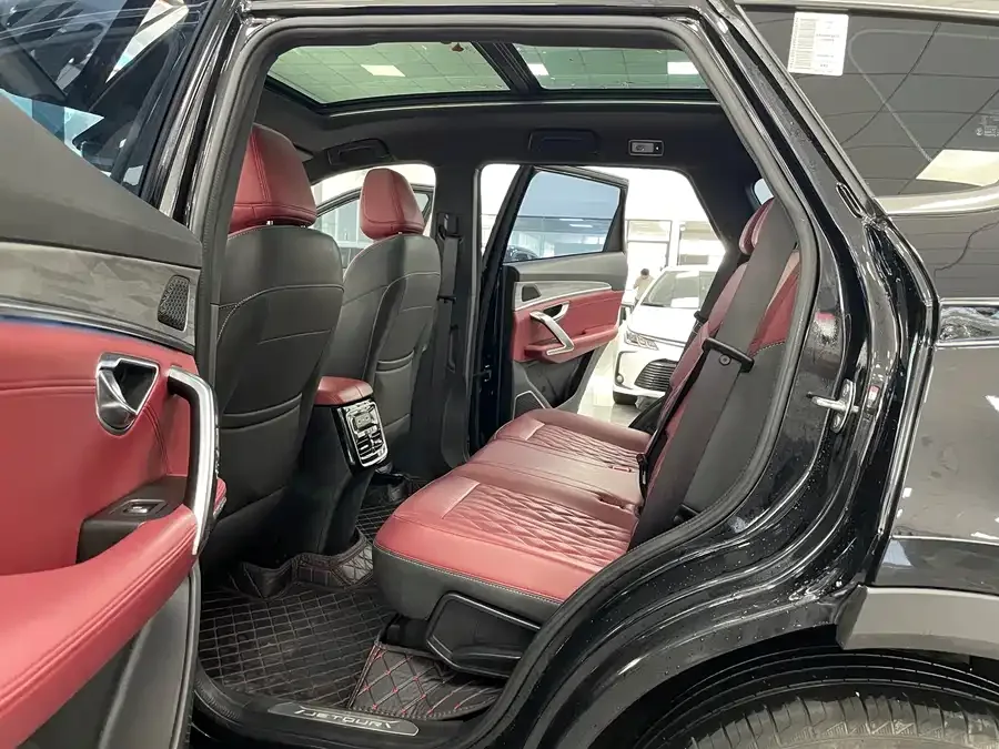 Jetour X70 PLUS JETOUR X70 PLUS 2023 1.5T DCT Brave PLUS 5-seater 2023 — миниатюра 4