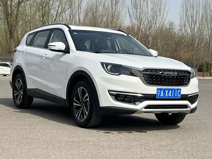 Jetour X70 JETOUR X70 2025 1.5T DCT Beyond PRO 7 Seaters 2026 — миниатюра 3