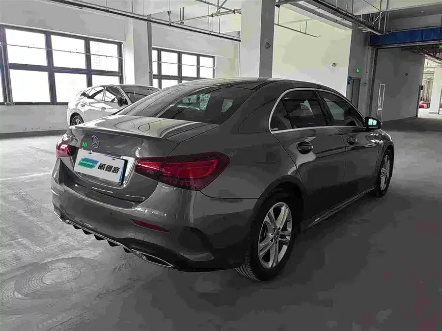 Mercedes-Benz Class A Mercedes-Benz A-Class 2025 A 180 L 2025 — миниатюра 2