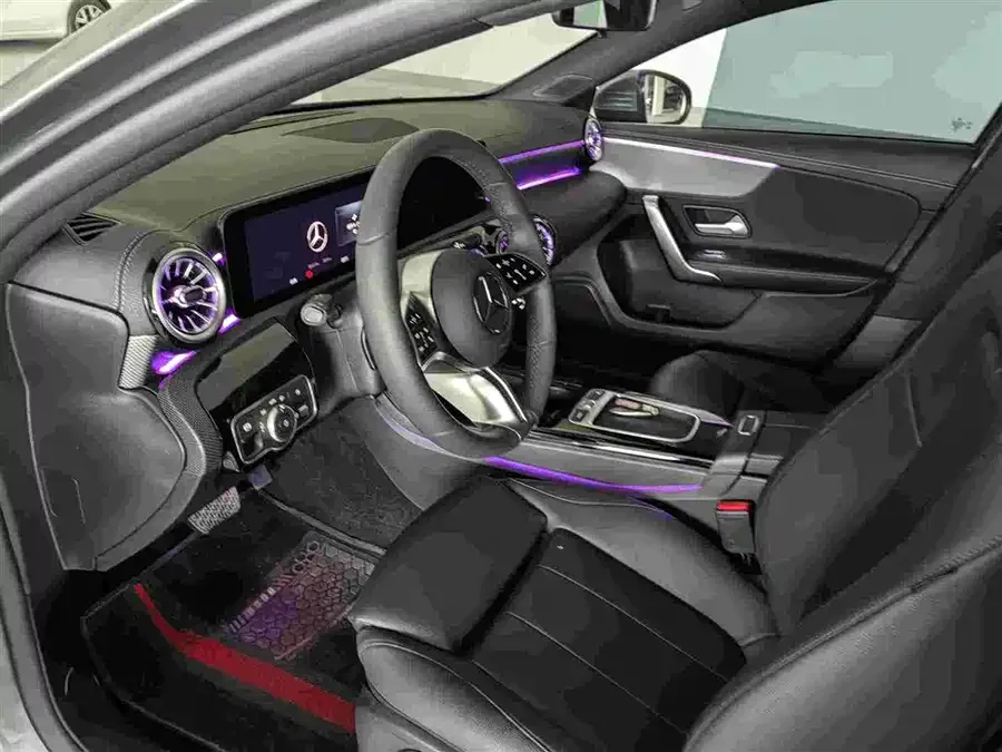 Mercedes-Benz Class A Mercedes-Benz A-Class 2025 A 180 L 2025 — миниатюра 4