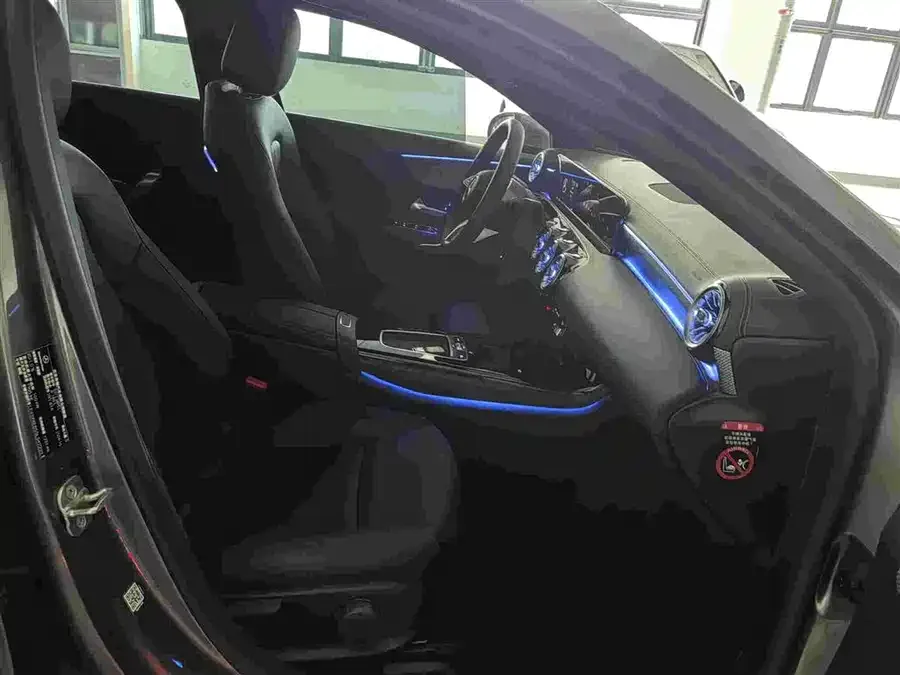 Mercedes-Benz Class A Mercedes-Benz A-Class 2025 A 180 L 2025 — миниатюра 5