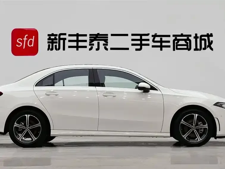 Mercedes-Benz Class A Mercedes-Benz A-Class 2022 Model Three A 200 L Sports Sedan Fashion Model 2023 — миниатюра 3