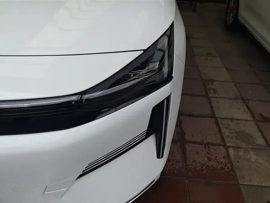 Geely Galaxy L6 Galaxy L6 2025 EM-i 60km Launch Edition 2025 — миниатюра 2