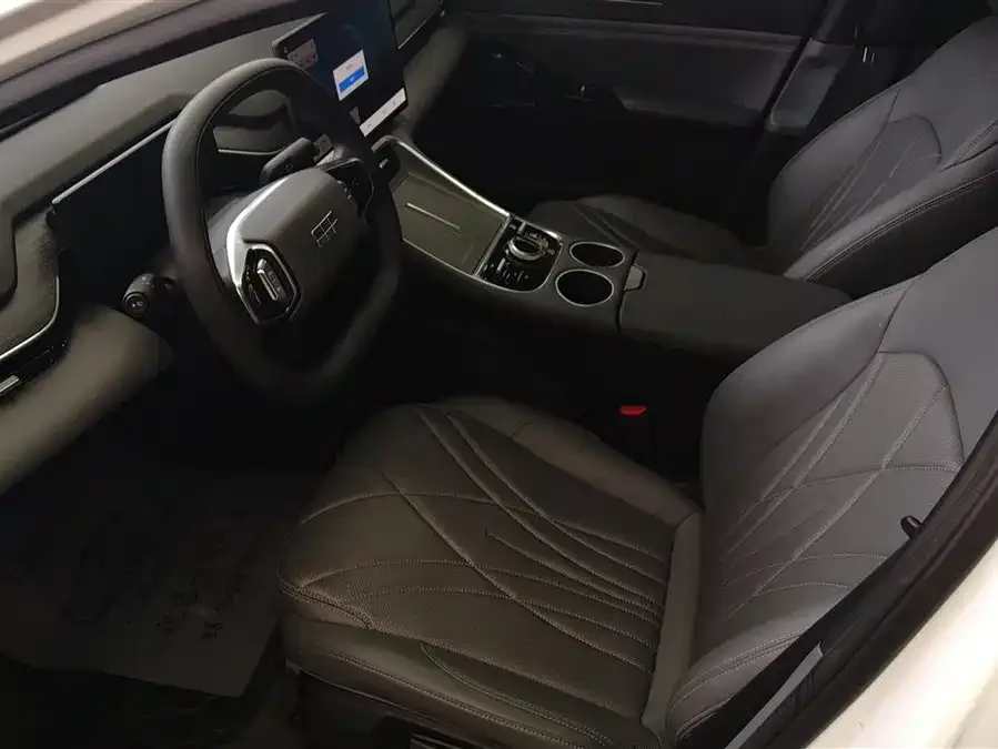 Geely Galaxy L6 Galaxy L6 2025 EM-i 60km Launch Edition 2025 — миниатюра 3