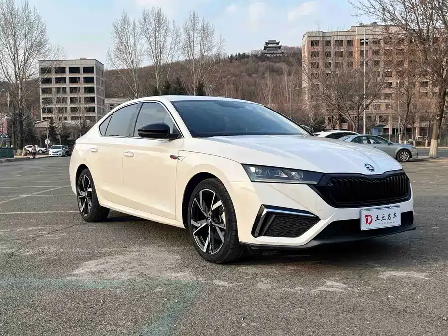 Skoda Octavia Octavia 2021 PRO TSI280 DSG Deluxe Edition 2022 — миниатюра 3