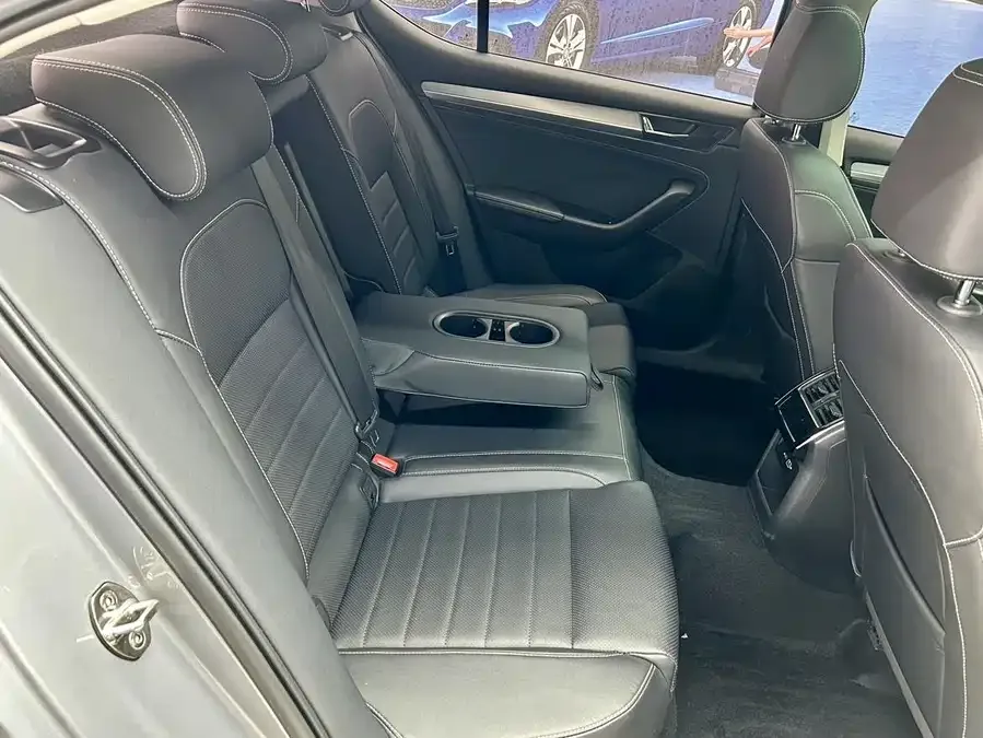 Skoda SuperB Super 2023 TSI280 DSG Exclusive Edition 2023 — миниатюра 5