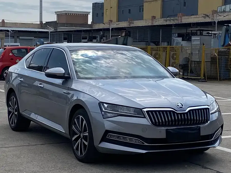 Skoda SuperB Superb 2023 facelifted TSI280 DSG exclusive version 2024 — миниатюра 3