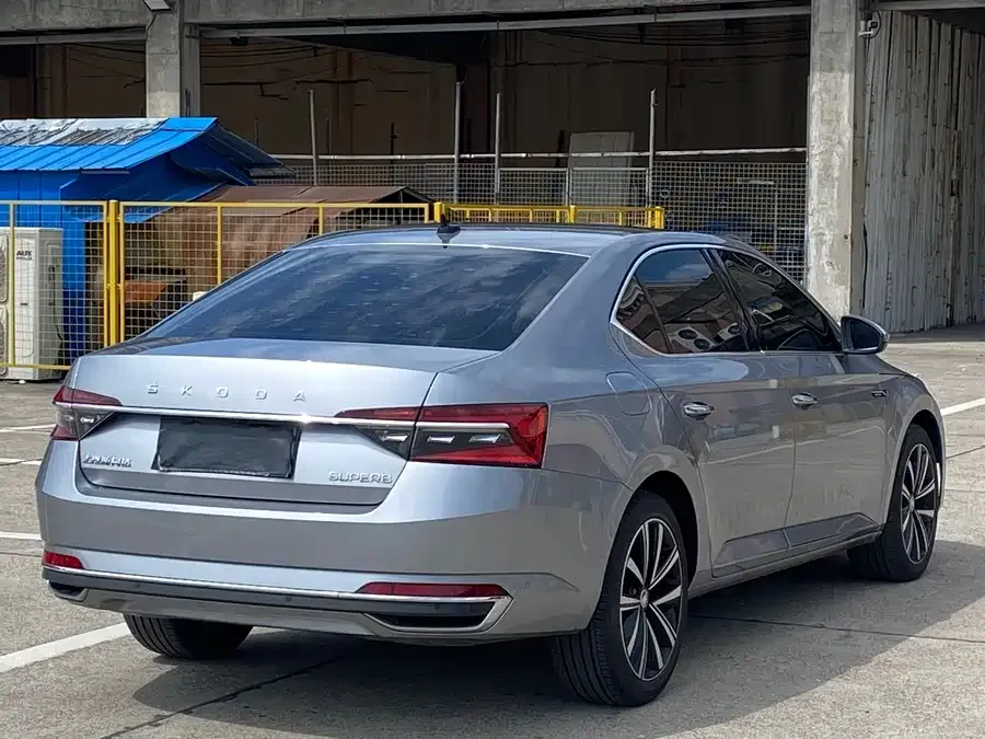 Skoda SuperB Superb 2023 facelifted TSI280 DSG exclusive version 2024 — миниатюра 4