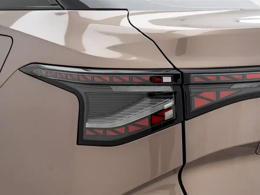 Toyota bZ 3 2023 616km long range Premium 2023 — миниатюра 4