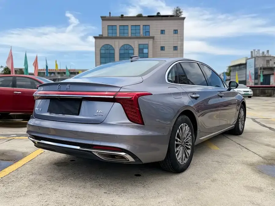 Hongqi H5 Hongqi H5 2023 1.5T DCT Zhilian Qiyue Edition 2022 — миниатюра 2