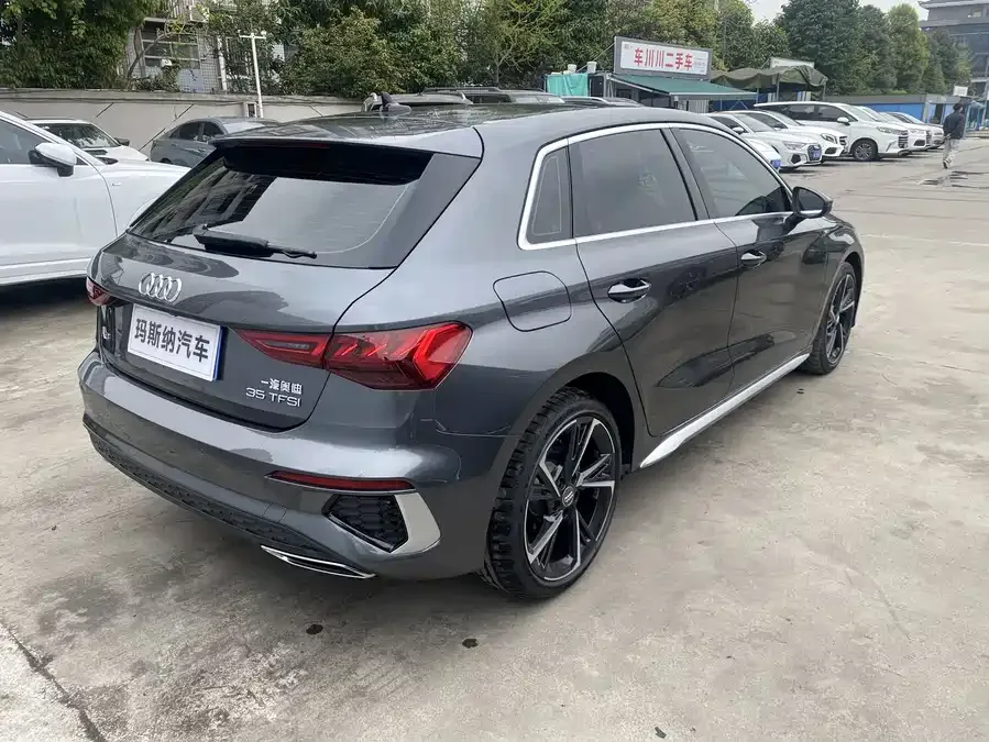 Audi A3 2022 Sportback 35 TFSI stylish and sporty 2022 — миниатюра 2