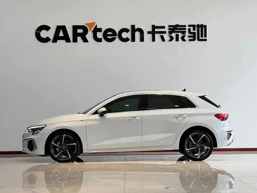 Audi A3 2024 Sportback 35 TFSI stylish and sporty 2024 — миниатюра 2