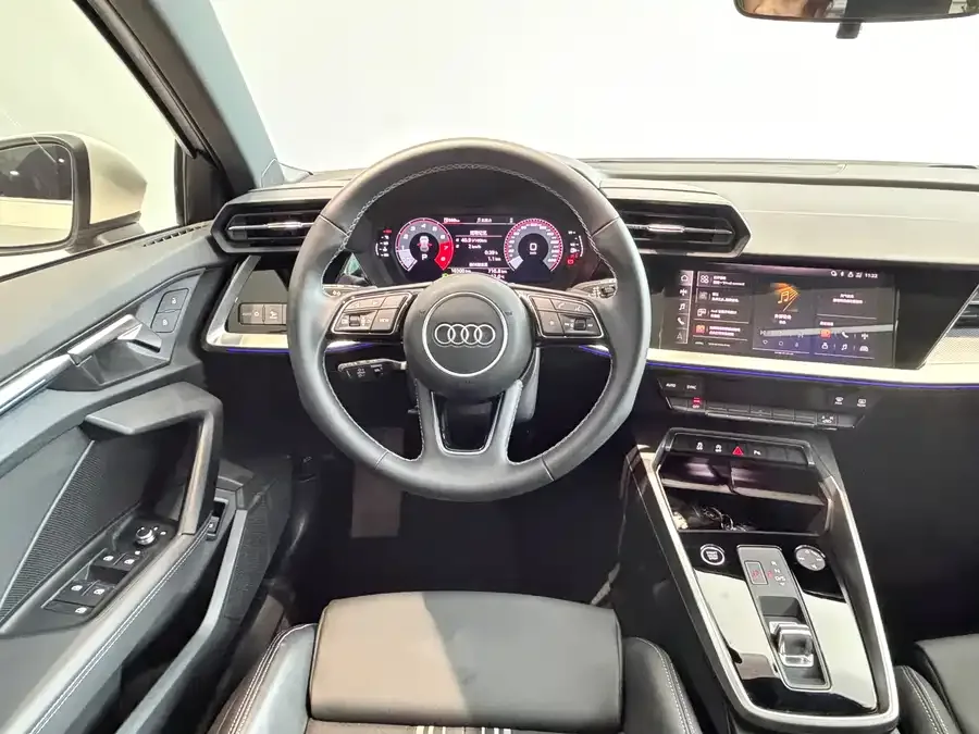 Audi A3 2024 Sportback 35 TFSI stylish and sporty 2024 — миниатюра 5