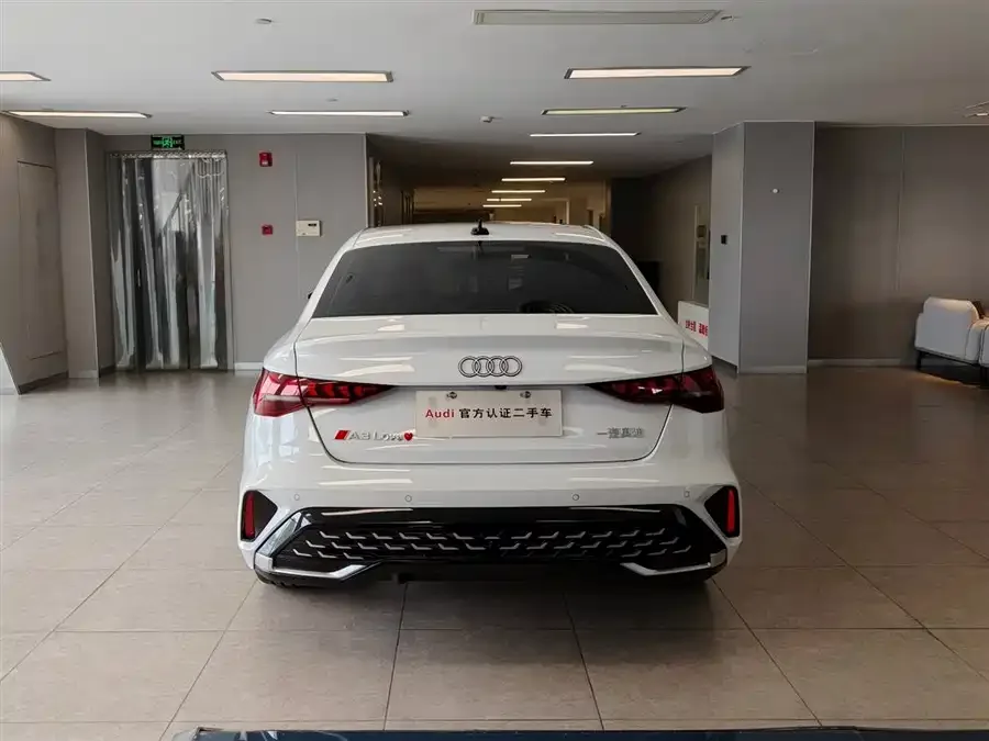 Audi A3 2026 A3L Limousine 35TFSI Flying Spur Luxury Edition 2025 — миниатюра 2