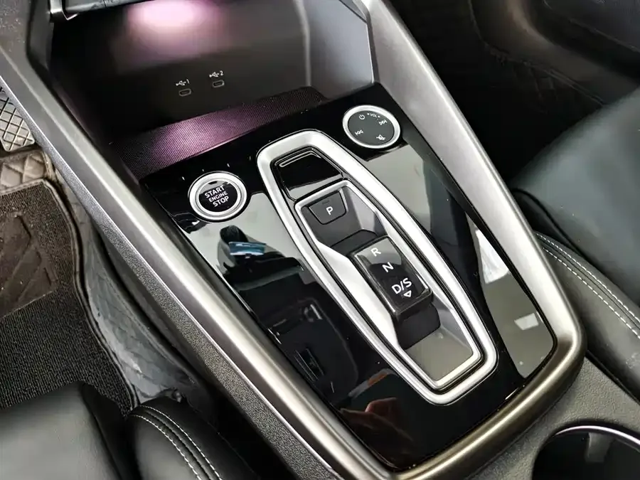 Audi A3 2026 A3L Limousine 35TFSI Flying Spur Luxury Edition 2025 — миниатюра 5