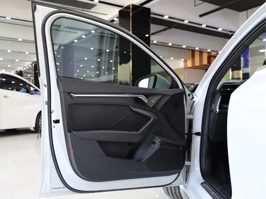 Audi A3 2022 A3L Limousine 35 TFSI aggressive and sporty 2022 — миниатюра 2