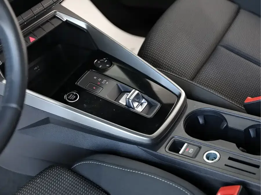 Audi A3 2022 A3L Limousine 35 TFSI aggressive and sporty 2022 — миниатюра 5