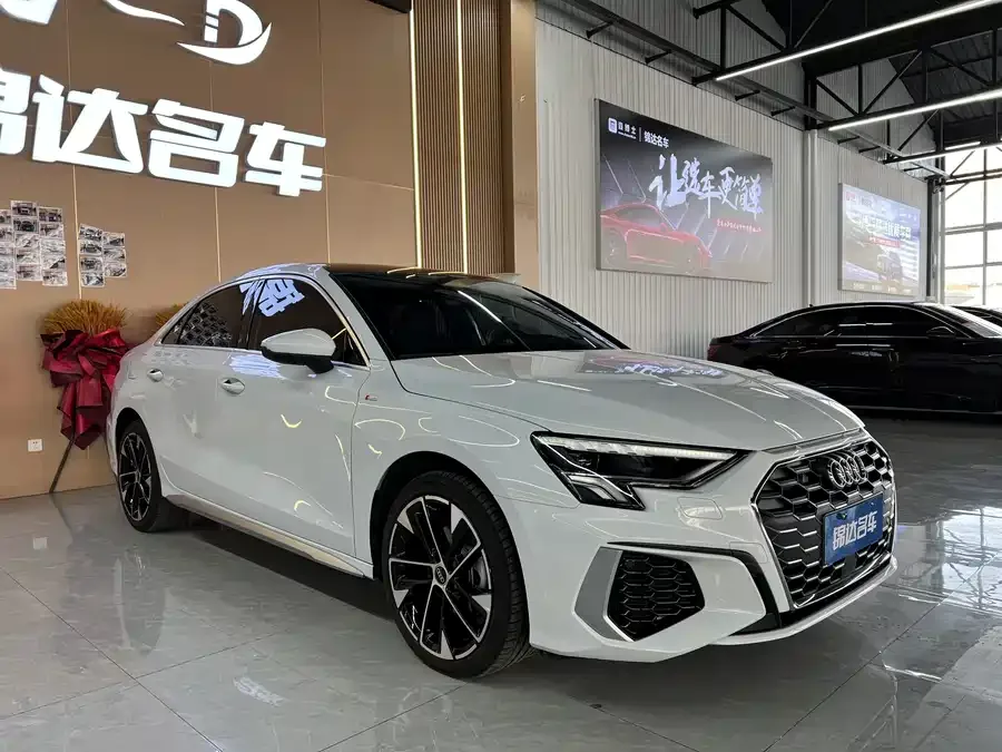 Audi A3 2024 A3L Limousine 35 TFSI Fashion Sports 2024 — миниатюра 3