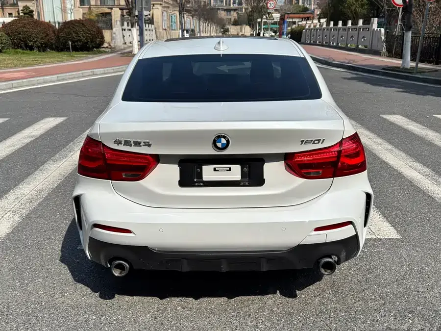 BMW 1 series BMW 1 Series 2021 120i M Sport Night Edition 2023 — миниатюра 2