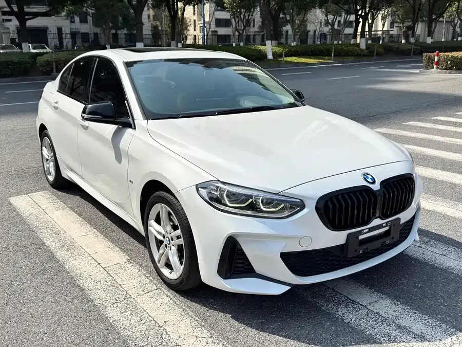 BMW 1 series BMW 1 Series 2021 120i M Sport Night Edition 2023 — миниатюра 3