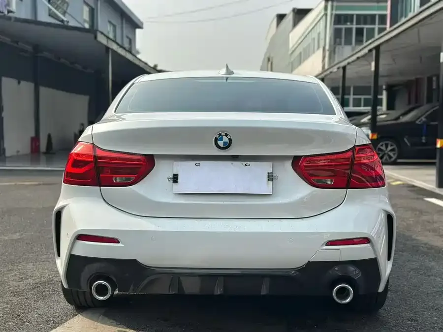 BMW 1 series BMW 1 Series 2022 120i M Sport Edition 2022 — миниатюра 3