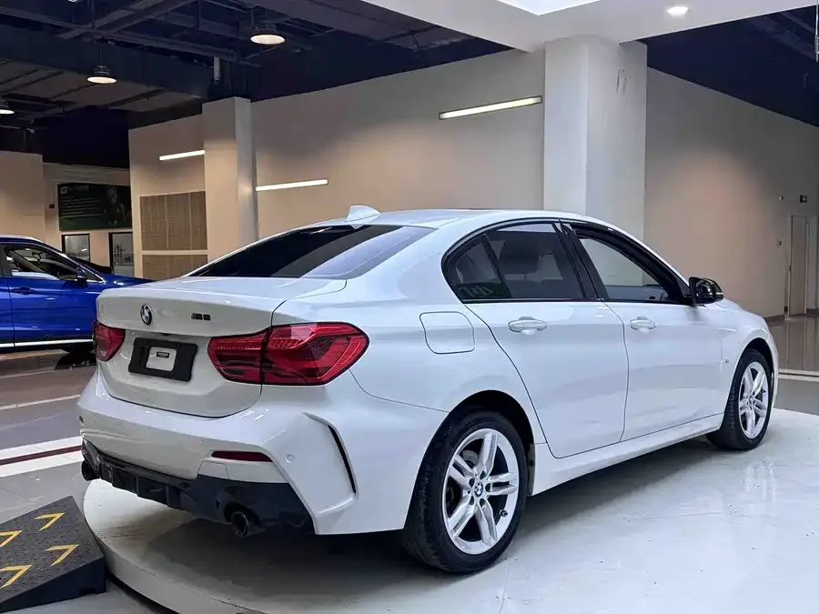 BMW 1 series BMW 1 Series 2021 facelift 120i M Sport Night Edition 2022 — миниатюра 4