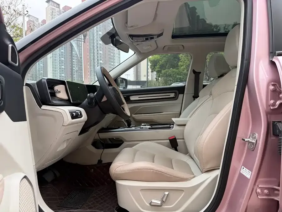 Geely ICON Geely ICON 2023 1.5TD Chocolate Edition 2024 — миниатюра 4