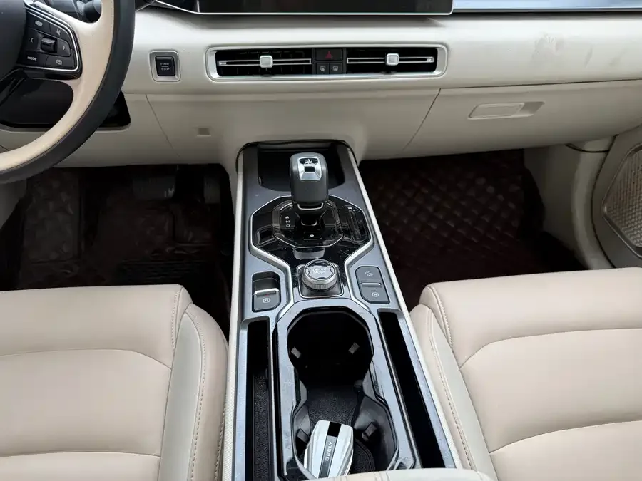 Geely ICON Geely ICON 2023 1.5TD Chocolate Edition 2024 — миниатюра 5