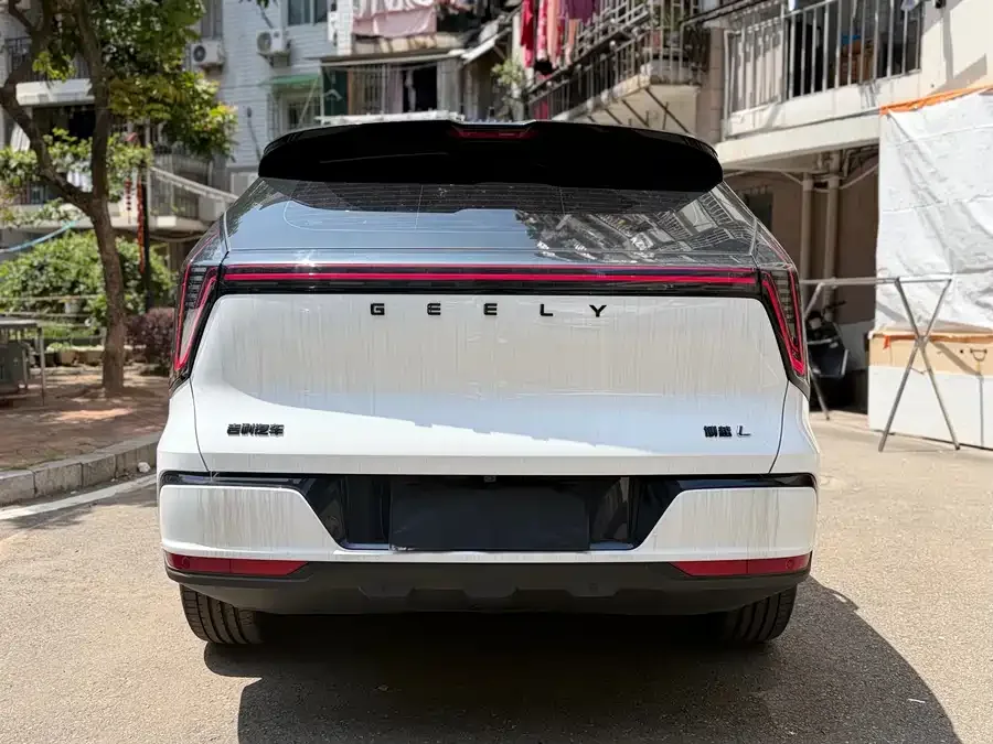 Geely Atlas L Boyue L 2025 fourth generation 1.5TD DCT Jinxiu 2026 — миниатюра 2