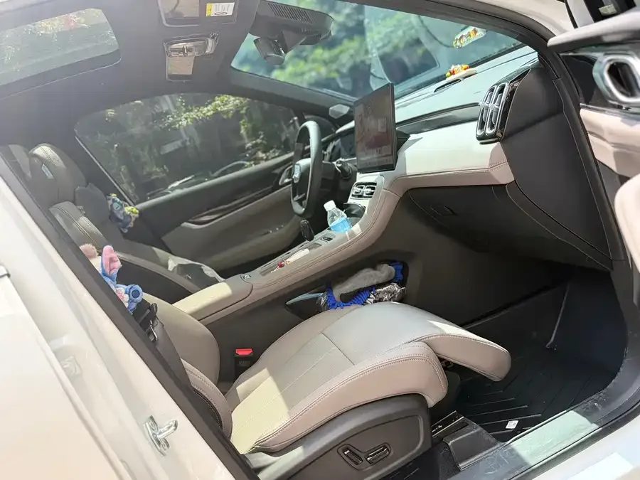 Geely Atlas L Boyue L 2025 fourth generation 1.5TD DCT Jinxiu 2026 — миниатюра 3