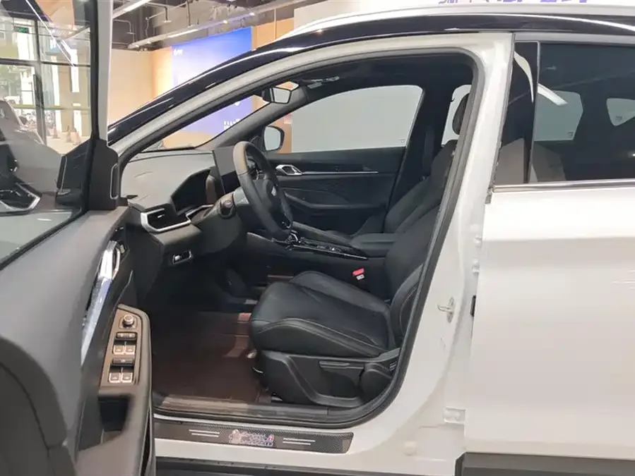 Geely Coolray SX11 Geely Binyue 2025 Model Binyue L 1.5TD DCT Star Shine 2025 — миниатюра 3