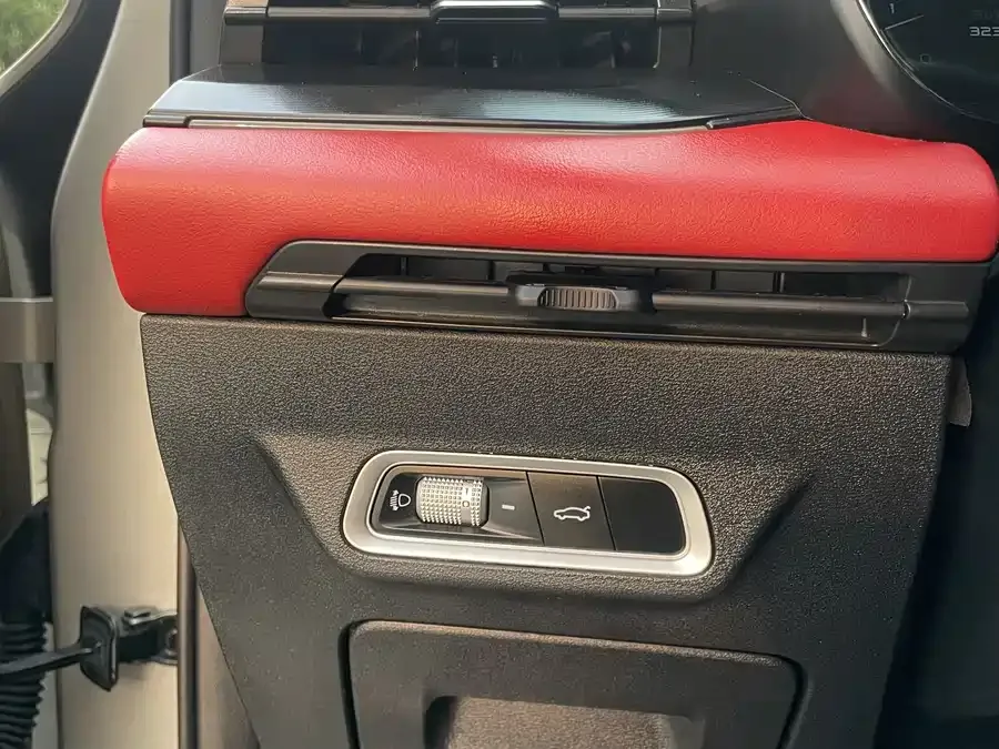 Geely Emgrand S Emgrand S 2021 1.4T CVT Premium Edition 2022 — миниатюра 4