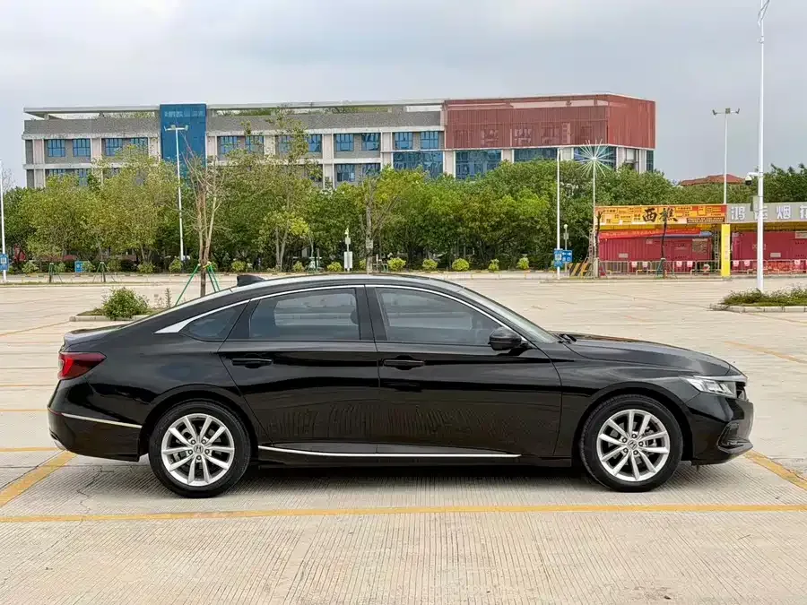 Honda Accord Accord 2022 260TURBO Deluxe Edition 2023 — миниатюра 4