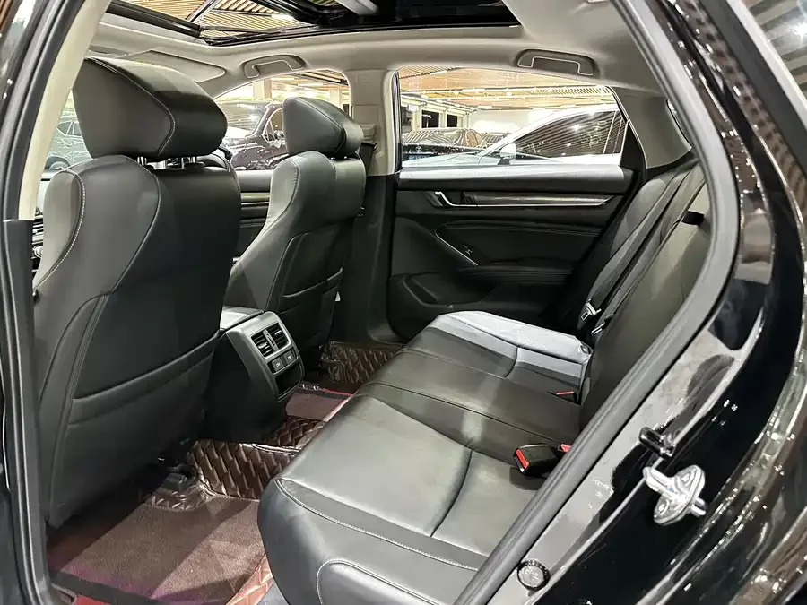 Honda Accord 2022 Accord 260TURBO Fantasy Night Premium Edition 2022 — миниатюра 2