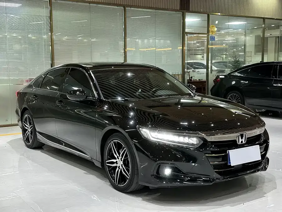 Honda Accord 2022 Accord 260TURBO Fantasy Night Premium Edition 2022 — миниатюра 3