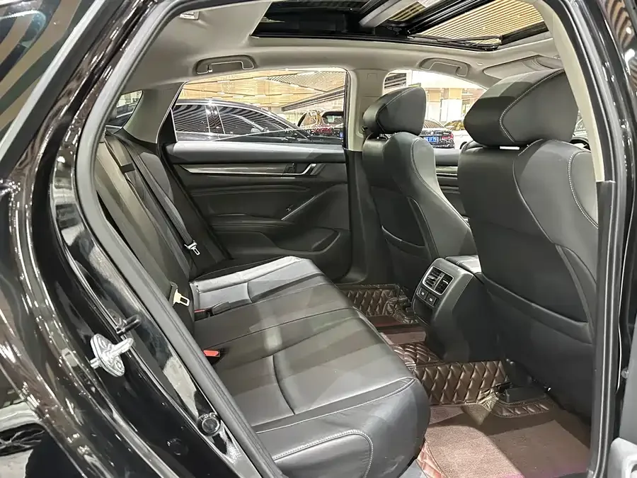 Honda Accord 2022 Accord 260TURBO Fantasy Night Premium Edition 2022 — миниатюра 4