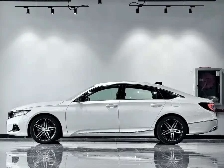 Honda Accord 2022 Accord 260TURBO Fantasy Night Premium Edition 2023 — миниатюра 3